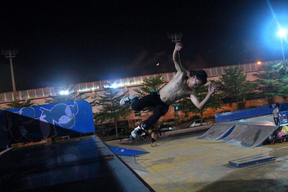 night skatepark air